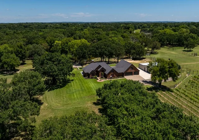 Photo 3 of Single family home for sale at 1933 Vz County Road 2721, Mabank, TX 75147 | MLS# 21225424 | Listing updated on 2026-07-24