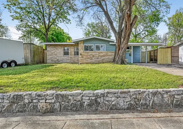 2nd image of 2116 Marilyn Ln, Arlington, TX 76010 | MLS# 21224164