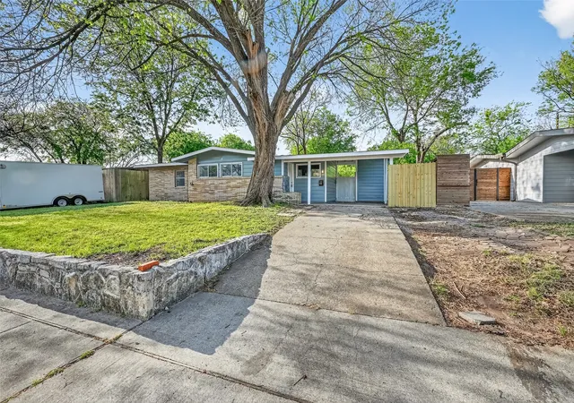 3rd image of 2116 Marilyn Ln, Arlington, TX 76010 | MLS# 21224164
