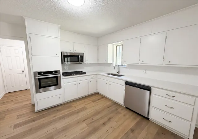 Photo 2 of Sale Pending at 607 State St, Weatherford, TX 76086 | MLS# 21225469 | Listing updated on 2026-08-20