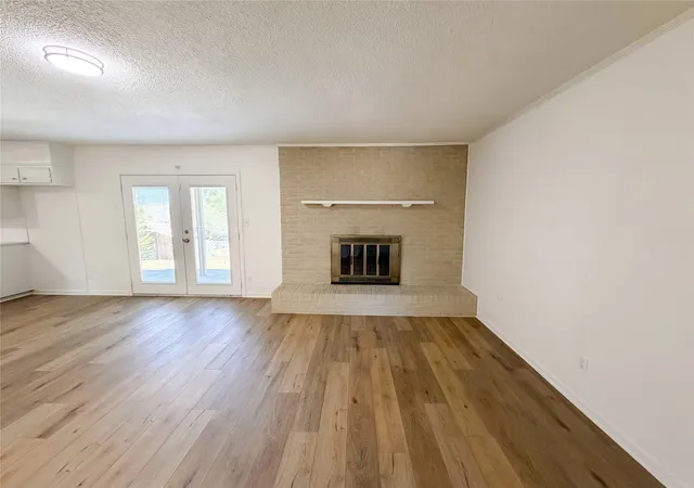 Photo 3 of Sale Pending at 607 State St, Weatherford, TX 76086 | MLS# 21225469 | Listing updated on 2026-08-20