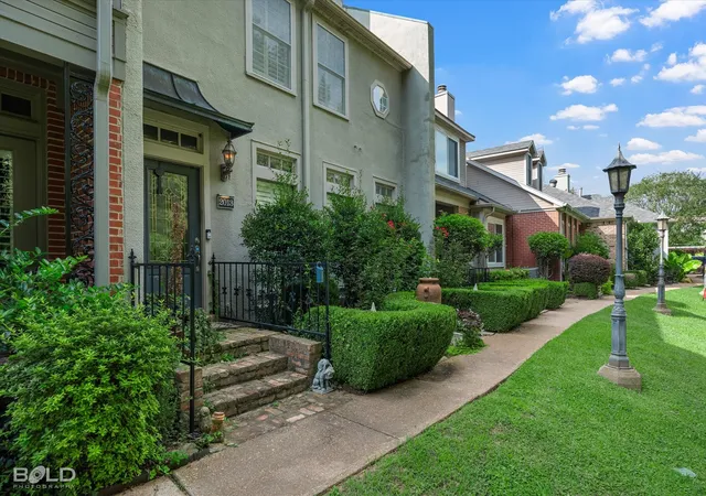 Photo 1 of Townhouse for sale at 2013 E Kings Hwy, Shreveport, LA 71105 | MLS# 21225416 | Listing updated on 2026-10-02