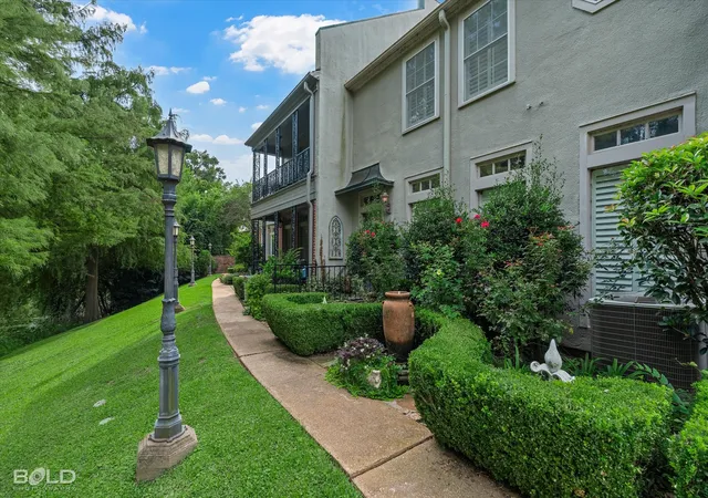 Photo 3 of Townhouse for sale at 2013 E Kings Hwy, Shreveport, LA 71105 | MLS# 21225416 | Listing updated on 2026-10-02