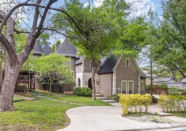 Homes for sale in Addison, TX | 14907 Lake Forest Dr, Addison, TX 75254 | MLS# 21225495
