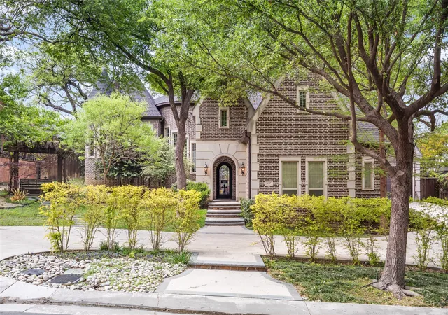 Homes for sale in Addison, TX | 14907 Lake Forest Dr, Addison, TX 75254 | MLS# 21225495
