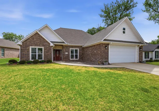 Homes for sale in Pottsboro, TX | 230 Bent Oak Dr, Pottsboro, TX 75076 | MLS# 21224493
