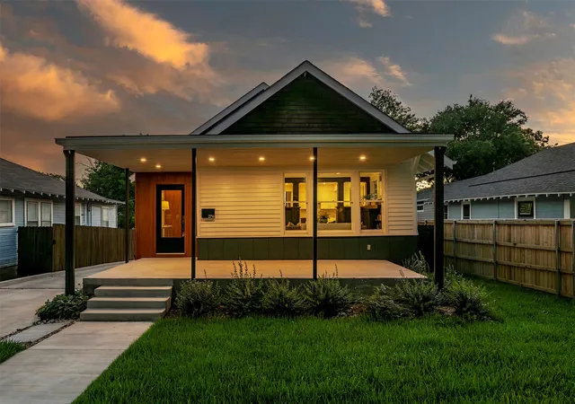 Homes for sale in Fort Worth, TX | 2716 College Ave, Fort Worth, TX 76110 | MLS# 21216363