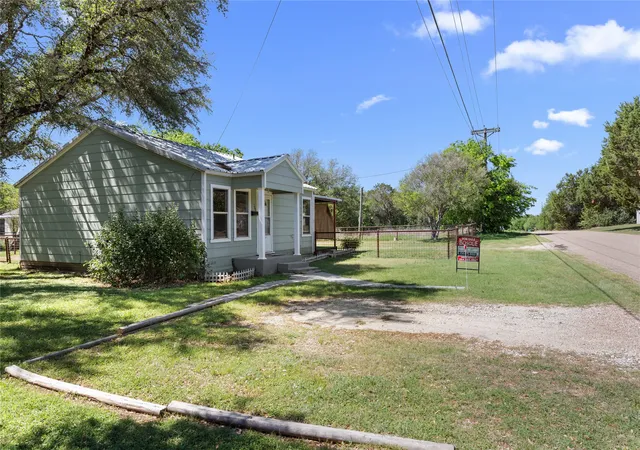 Homes for sale in Clifton, TX | 580 County Road 1743, Clifton, TX 76634 | MLS# 21225613