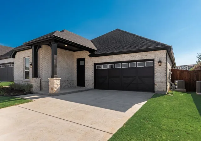 Photo 1 of Sale Pending at 204 Starlight Dr, Anna, TX 75409 | MLS# 21224148 | Listing updated on 2026-09-25