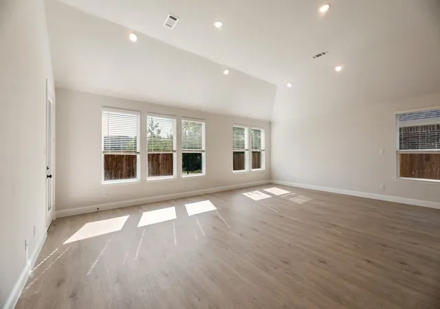 Photo 4 of Sale Pending at 204 Starlight Dr, Anna, TX 75409 | MLS# 21224148 | Listing updated on 2026-09-25