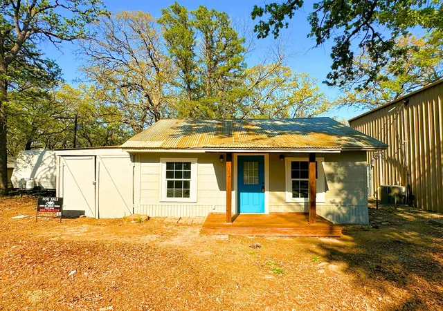 Homes for sale in Gordonville, TX | 310 Cedar Point Cir, Gordonville, TX 76245 | MLS# 21222967