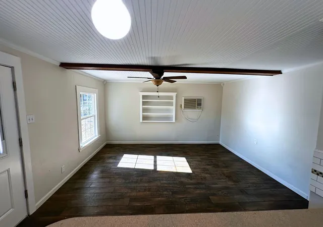 Photo 3 of Single family home for sale at 310 Cedar Point Cir, Gordonville, TX 76245 | MLS# 21222967 | Listing updated on 2026-10-05