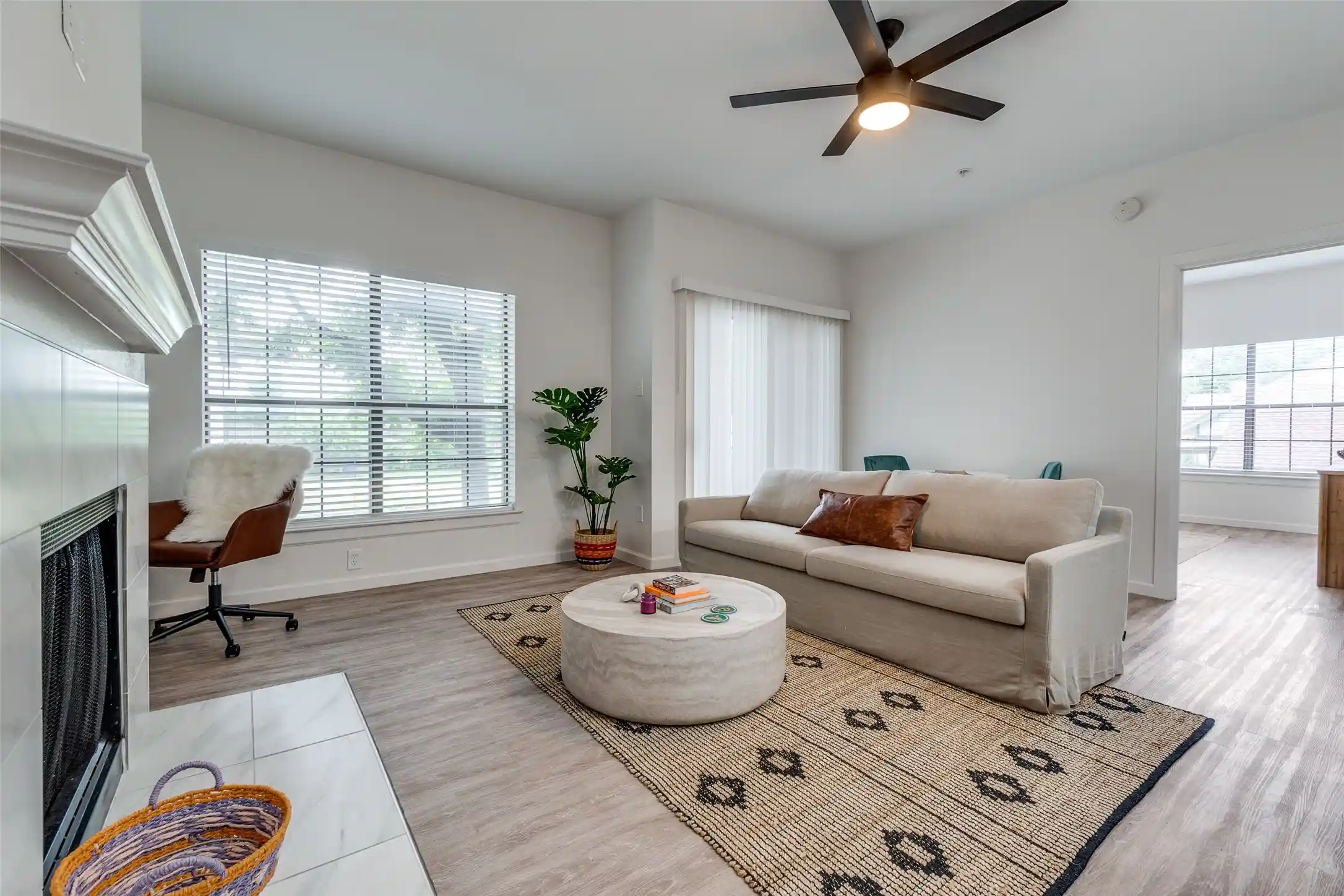 Listing Photo 2 - Condo for sale in 6003 Oram St located at 6003 Oram St, Dallas, TX 75206 - Unit #203