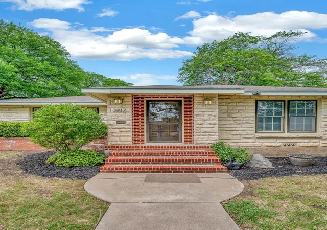 Photo 3 of Sale Pending at 3917 Morrow Ave, Waco, TX 76710 | MLS# 21204100 | Listing updated on 2026-08-04