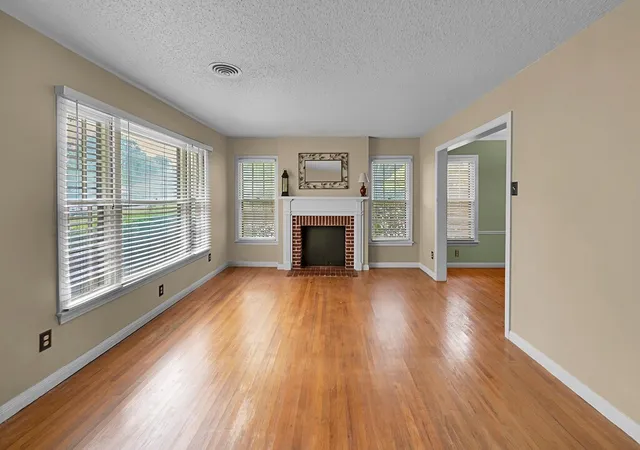 Photo 4 of Sale Pending at 3917 Morrow Ave, Waco, TX 76710 | MLS# 21204100 | Listing updated on 2026-08-04