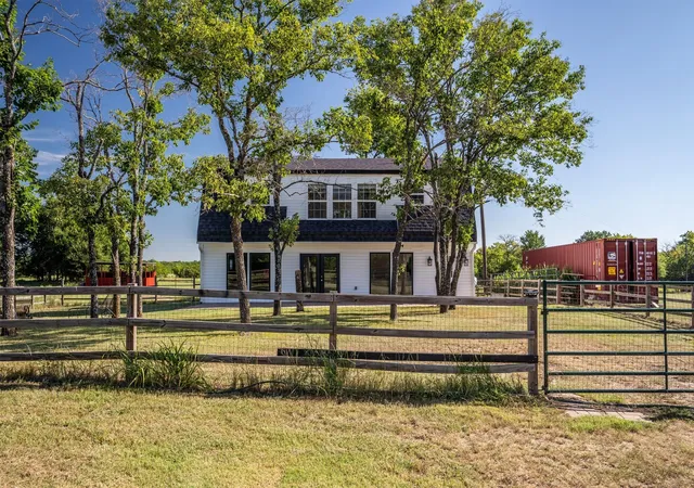 Homes for sale in Cumby, TX | 3139 Farm Road 3134, Cumby, TX 75433 | MLS# 21225709