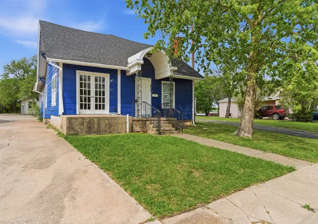 Homes for sale in Sherman, TX | 814 N Walnut St, Sherman, TX 75090 | MLS# 21224693