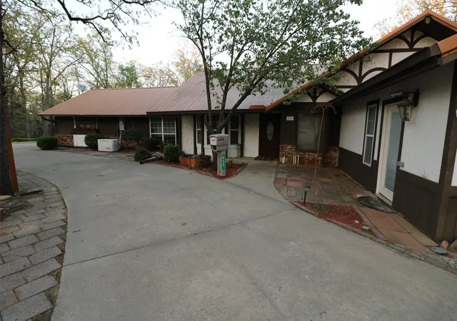 Photo 2 of Single family home for sale at 425 Dove Hollow, Paris, TX 75462 | MLS# 21225514 | Listing updated on 2026-07-23