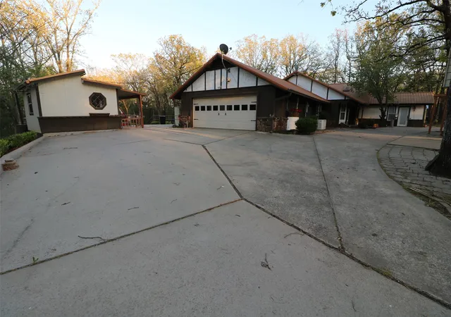 Photo 3 of Single family home for sale at 425 Dove Hollow, Paris, TX 75462 | MLS# 21225514 | Listing updated on 2026-07-23