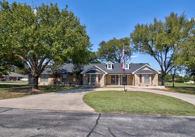 Homes for sale in Gainesville, TX | 101 Wasco Cvs, Gainesville, TX 76240 | MLS# 21225825
