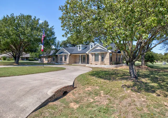 Homes for sale in Gainesville, TX | 101 Wasco Cvs, Gainesville, TX 76240 | MLS# 21225825