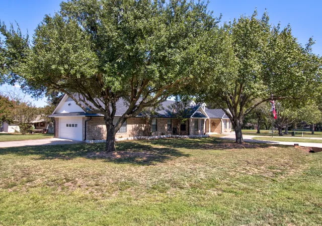 Homes for sale in Gainesville, TX | 101 Wasco Cvs, Gainesville, TX 76240 | MLS# 21225825