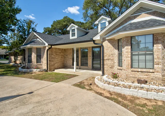 Homes for sale in Gainesville, TX | 101 Wasco Cvs, Gainesville, TX 76240 | MLS# 21225825