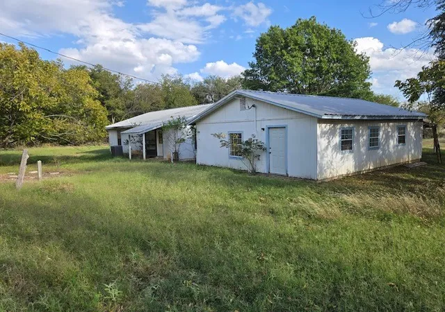 Homes for sale in Iredell, TX | 300 A E 3Rd St, Iredell, TX 76649 | MLS# 21225865