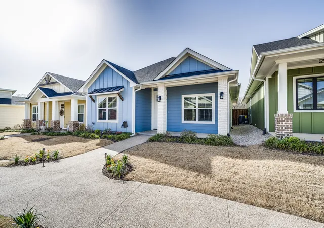 Photo 2 of Single family home for sale at 314 Woodside Trl, Waxahachie, TX 75165 | MLS# 21225680 | Listing updated on 2026-07-16