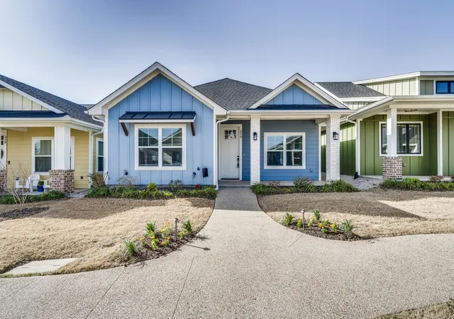Photo 3 of Single family home for sale at 314 Woodside Trl, Waxahachie, TX 75165 | MLS# 21225680 | Listing updated on 2026-07-16