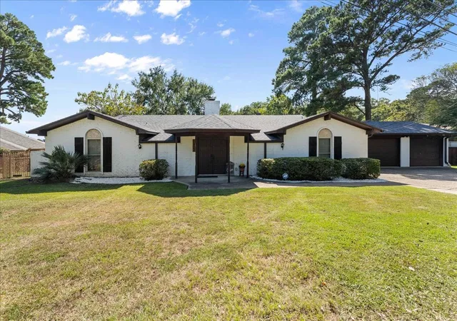 Photo 2 of Single family home for sale at 2002 W Lake Dr, Gladewater, TX 75647 | MLS# 21225873 | Listing updated on 2026-07-03