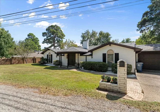 Homes for sale in Gladewater, TX | 2002 W Lake Dr, Gladewater, TX 75647 | MLS# 21225873