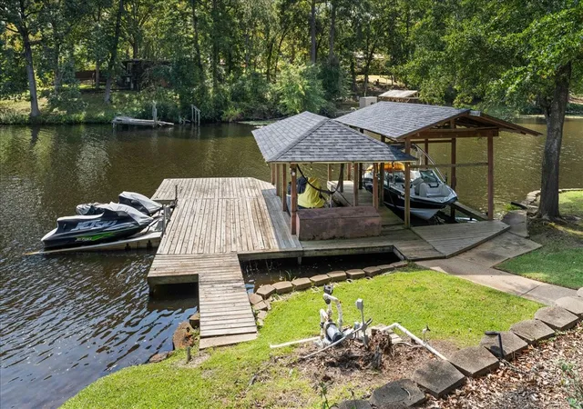 Homes for sale in Gladewater, TX | 2002 W Lake Dr, Gladewater, TX 75647 | MLS# 21225873