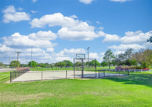 Homes for sale in Bullard, TX | 151 N Bay Dr, Bullard, TX 75757 | MLS# 21225951