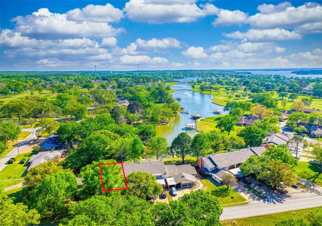 Homes for sale in Bullard, TX | 151 N Bay Dr, Bullard, TX 75757 | MLS# 21225951