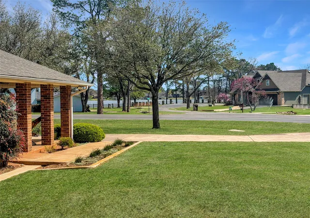 Photo 3 of Single family home for sale at 742 Kiowa Dr W, Gainesville, TX 76240 | MLS# 21198705 | Listing updated on 2026-07-04
