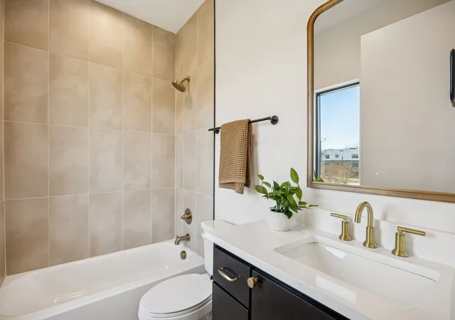 2nd image of 2151 Mail Ave, Dallas, TX 75235