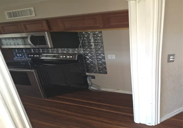 Photo 3 of Sale Pending at 1423 Rolling Hills Dr, Graham, TX 76450 | MLS# 21226179 | Listing updated on 2026-07-08