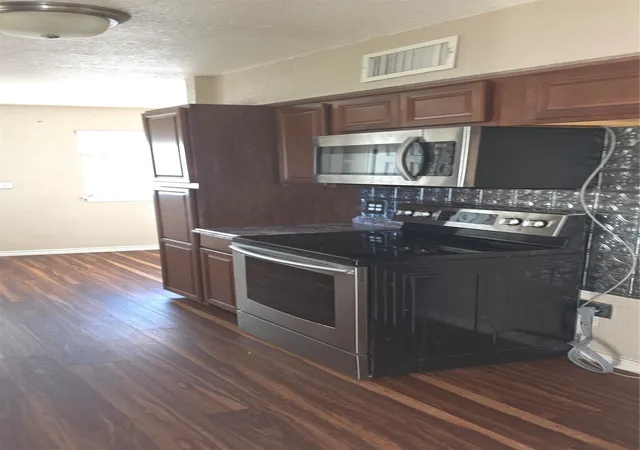 Photo 3 of Sale Pending at 1423 Rolling Hills Dr, Graham, TX 76450 | MLS# 21226179 | Listing updated on 2026-07-08