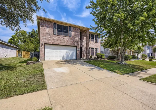 Photo 3 of Single family home for sale at 7107 Chambers Creek Ln, Arlington, TX 76002 | MLS# 21226283 | Listing updated on 2026-07-26