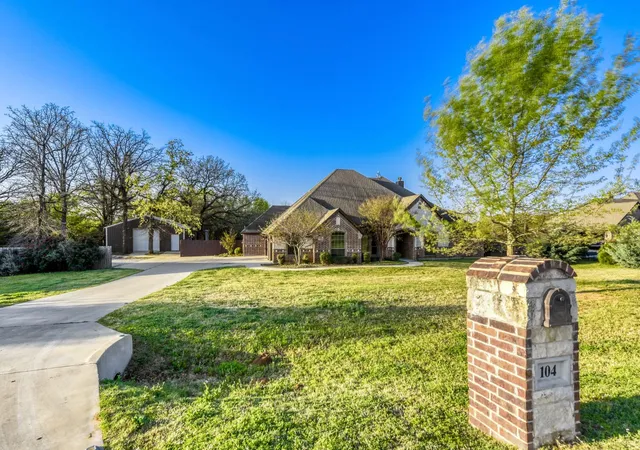 2nd image of 104 Lyndsey Ct, Boyd, TX 76023 | MLS# 21224012