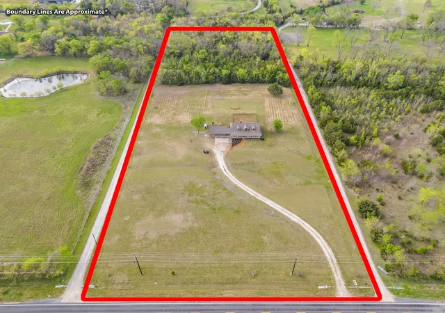 Photo 3 of Single family home for sale at 7516 Fm 121, Van Alstyne, TX 75495 | MLS# 21206221 | Listing updated on 2026-09-30