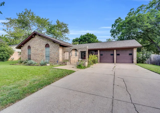 Photo 2 of Single family home for sale at 7509 Overhill Rd, Fort Worth, TX 76116 | MLS# 21224805 | Listing updated on 2026-08-31