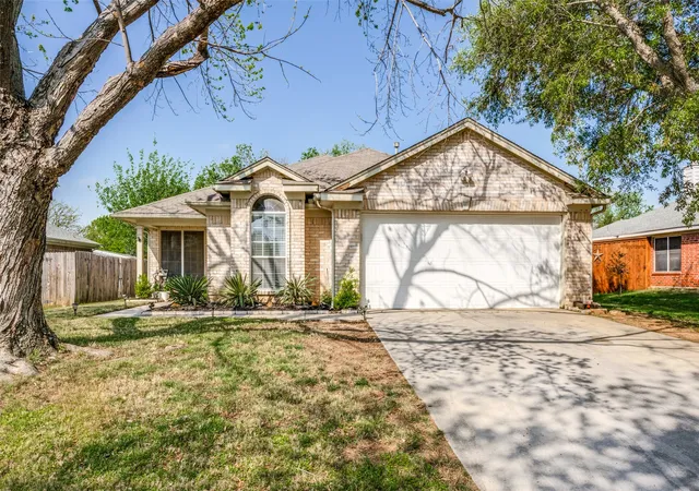 Homes for sale in Lake Dallas, TX | 745 Winding Oak, Lake Dallas, TX 75065 | MLS# 21226064