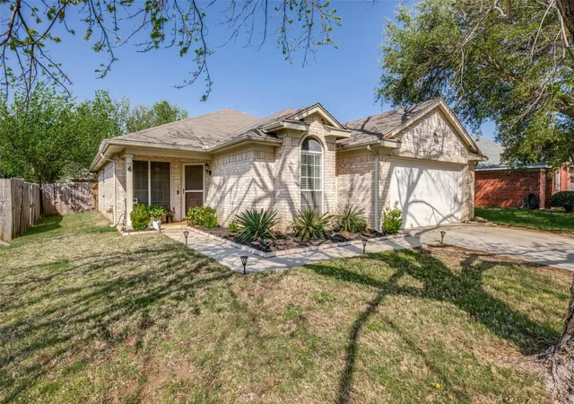 Homes for sale in Lake Dallas, TX | 745 Winding Oak, Lake Dallas, TX 75065 | MLS# 21226064