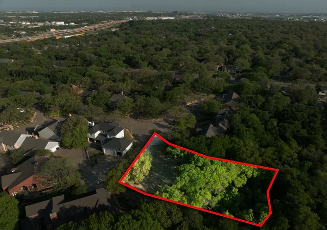 Photo 2 of Land for sale at 1236 Kelpie Ct, Fort Worth, TX 76111 | MLS# 21226438 | Listing updated on 2026-09-28