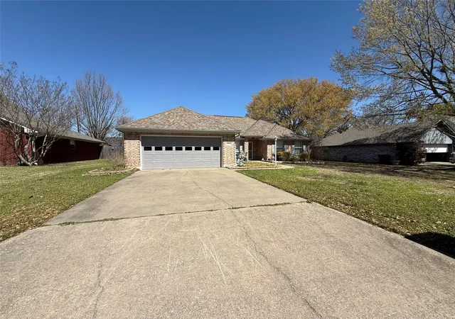 Homes for sale in Bonham, TX | 809 Martin St, Bonham, TX 75418 | MLS# 21225451