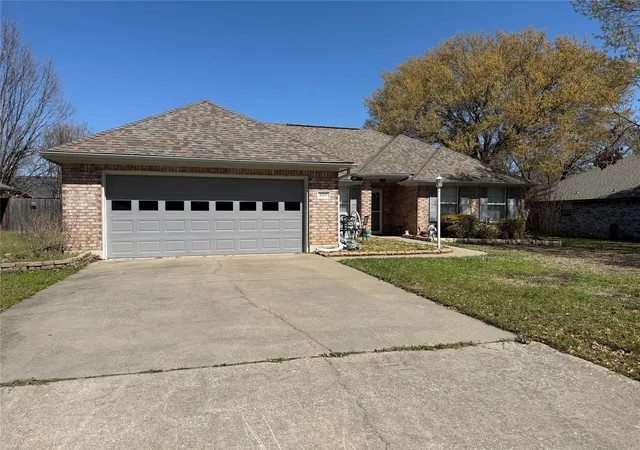 Homes for sale in Bonham, TX | 809 Martin St, Bonham, TX 75418 | MLS# 21225451