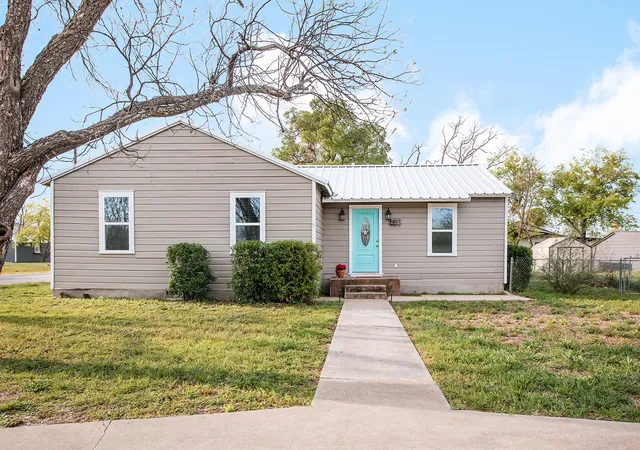 Photo 1 of Sale Pending at 201 W Pearl St, Brady, TX 76825 | MLS# 21226587 | Listing updated on 2026-08-24