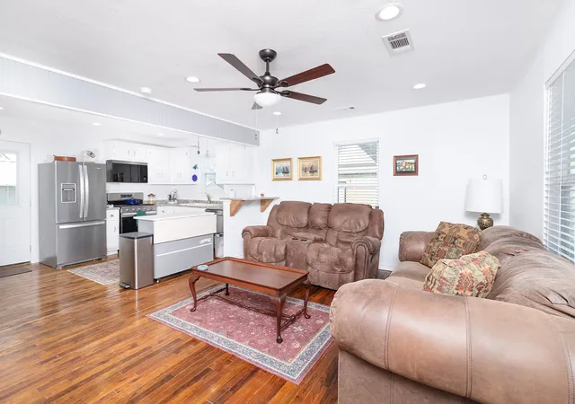 Photo 3 of Sale Pending at 201 W Pearl St, Brady, TX 76825 | MLS# 21226587 | Listing updated on 2026-08-24